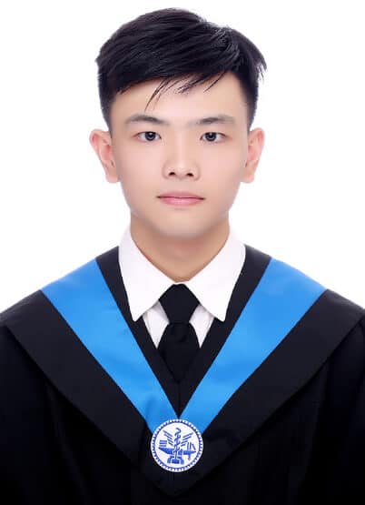 受访者 Victor 身穿学士服的毕业照,本篇分享其材料科学硕士申请经验